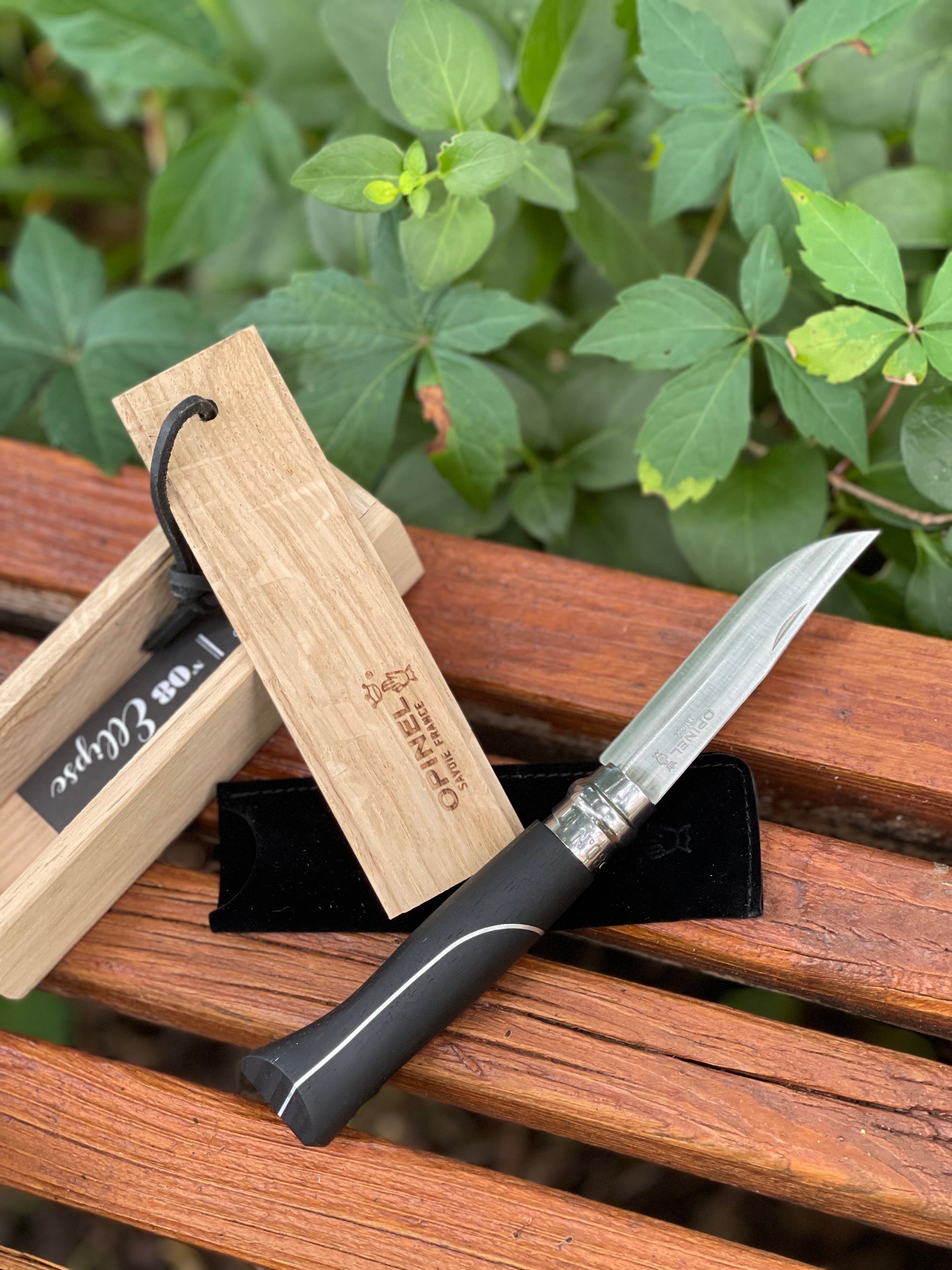 https://www.opinel-usa.com/cdn/shop/products/No_08-Polished-Stainless-Steel-Folding-Knife-Ellipse-Pocket-Knife-3_2000x.jpg?v=1704306704